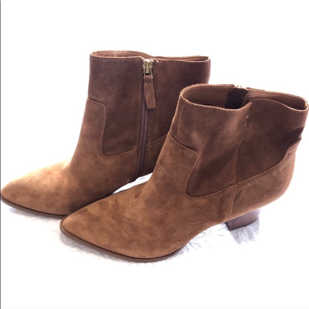 Gorgeous cognac soft suede booties!